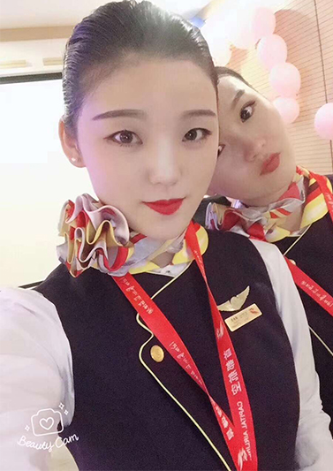 刘可欣 现为首都航空公司乘务员(图1)